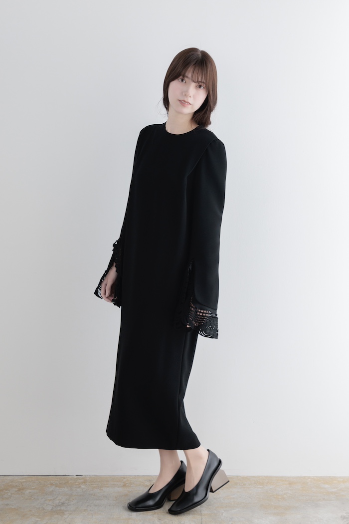 Mame Kurogouchi（3泊4日） Embroidered Cuffs Crew Neck Dress 1 / June